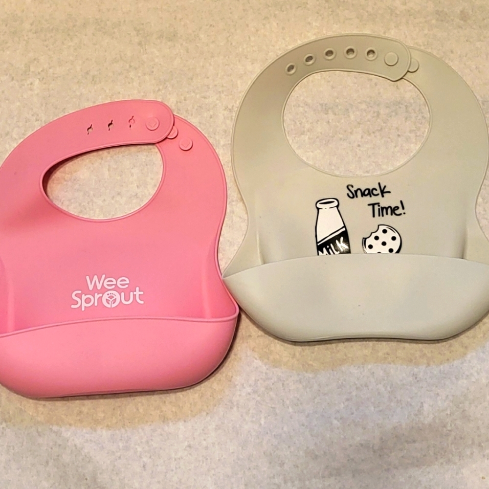 Set of two silicone bibs